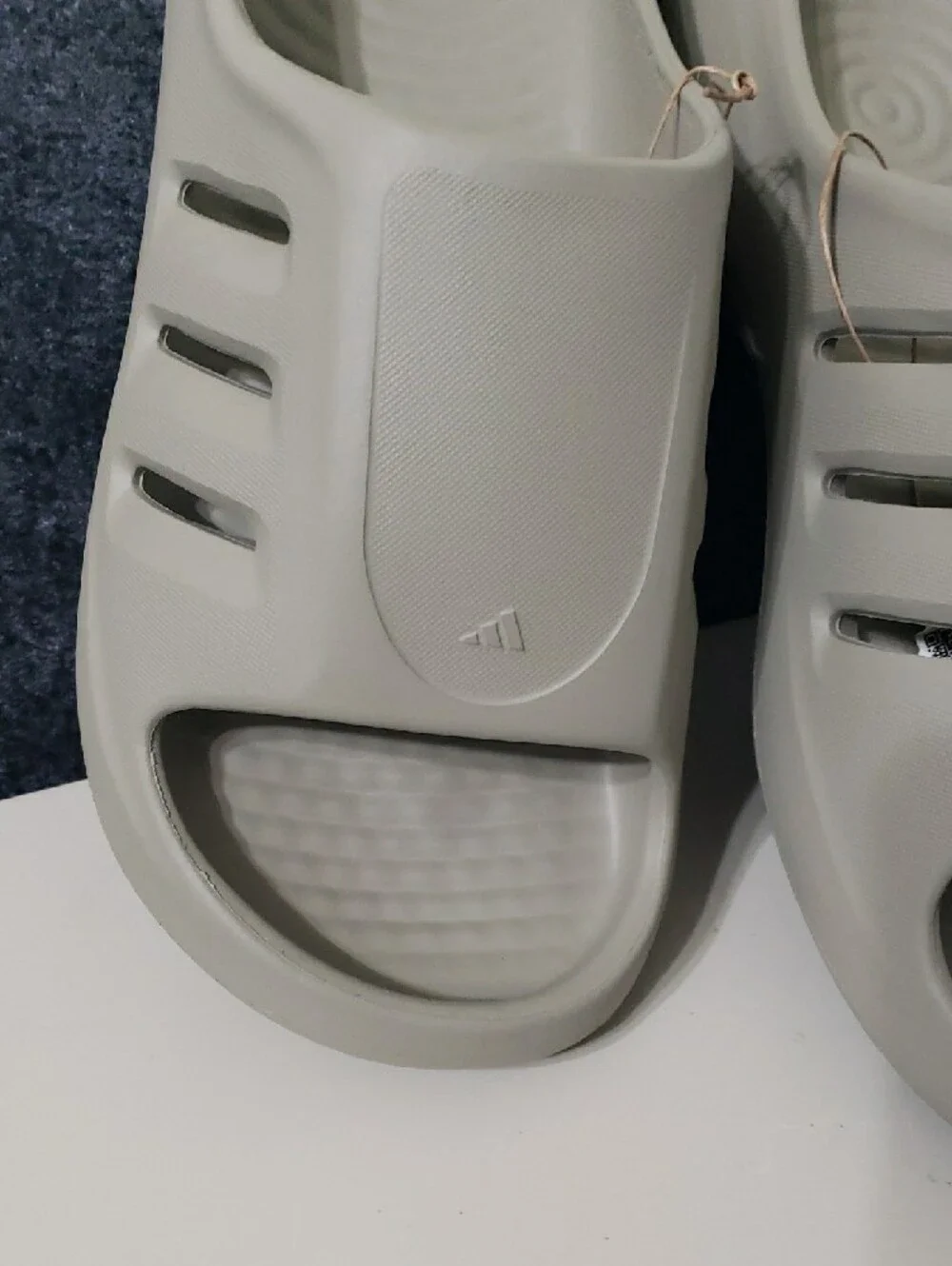 adidas Mens Slide Sandals in Light Gray Size 13/14